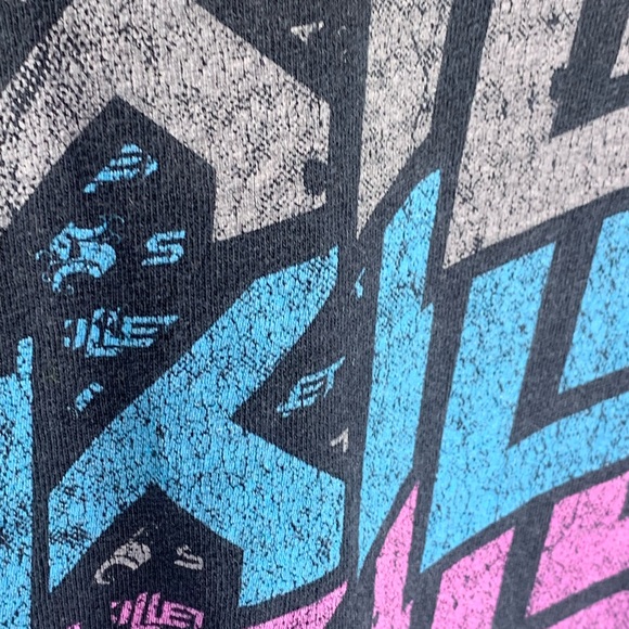 RARE Y2K skillet all over logo shirt - Picture 3 of 11